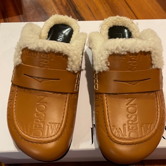 JW Anderson Embossed Grid Shearing Loafer Beige - Picture 1 of 8